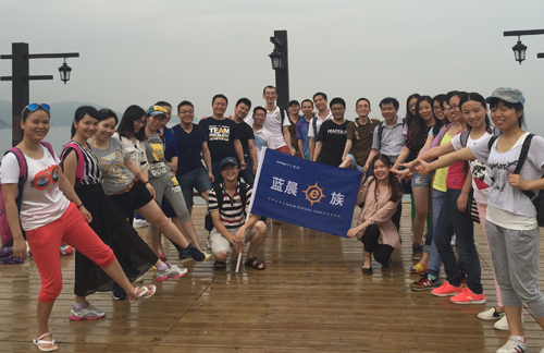 人生就像一場(chǎng)旅行，一邊行走，一邊欣賞沿途風(fēng)景